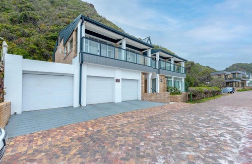 Victoria Bay Casa | Vic Bay Beach House
