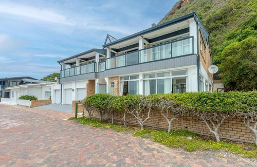 Victoria Bay Casa | Vic Bay Beach House