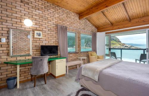 Victoria Bay Casa | Vic Bay Beach House