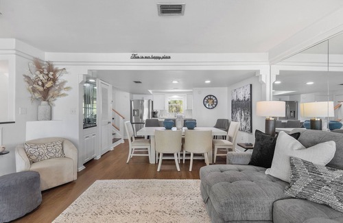 Holiday Isle Casa | "Vic's Fish Camp" 2 Private Beaches, Dock Space, 2 Balconies, Canal Front