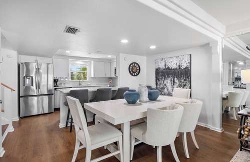 Holiday Isle Casa | "Vic's Fish Camp" 2 Private Beaches, Dock Space, 2 Balconies, Canal Front