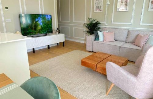 Uxbridge North Apartamento | Vick's house with parking and EV chrgr