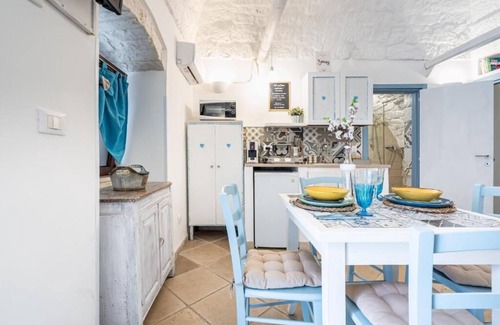 Ostuni Apartamento | Vico di Ostuni Apartments by Rentbeat