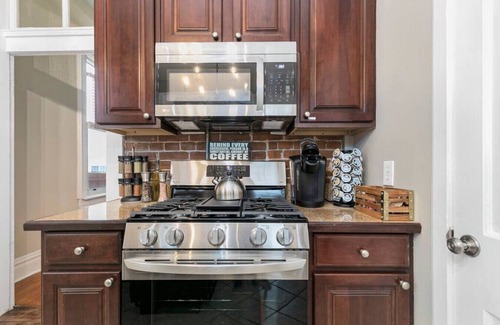 Benton Park Casa | Victor · Elegant 3 Story Historic Rmdl *Sleeps 18* - Pets
