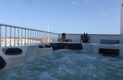 Mellieħa Heights Cama Y Desayuno | Petitchic Victoria