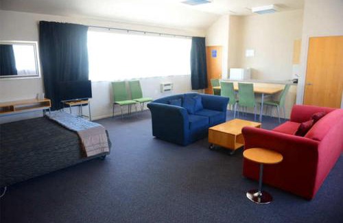Te Aro Hotel | Victoria Court Motor Lodge - Free Parking
