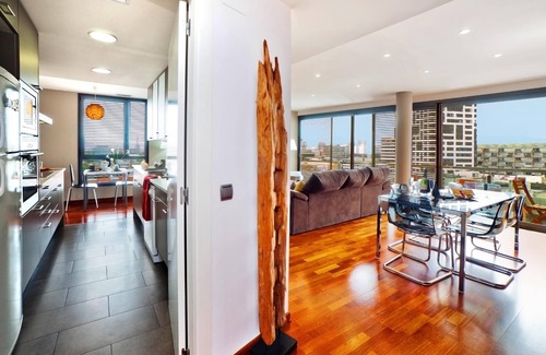 Provencals del Poblenou Apartamento | Victoria Diagonal Mar 2: Lujoso Apartamento Turístico Dúplex Cerca de la Playa