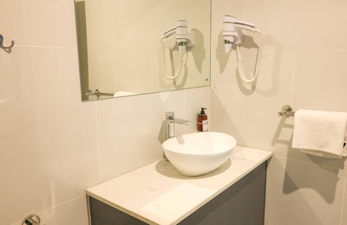 Livingstone Cabina | Victoria Falls Waterfront