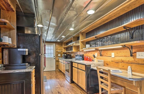 Vinemont Cabina | 'Victoria Farms' Vinemont Vacation Rental!