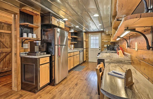 Vinemont Cabina | 'Victoria Farms' Vinemont Vacation Rental!
