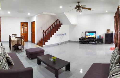 Sibu Casa | Victoria Homestay Sibu - Next to Shopping Complex & Large Car Park Area with Autogate