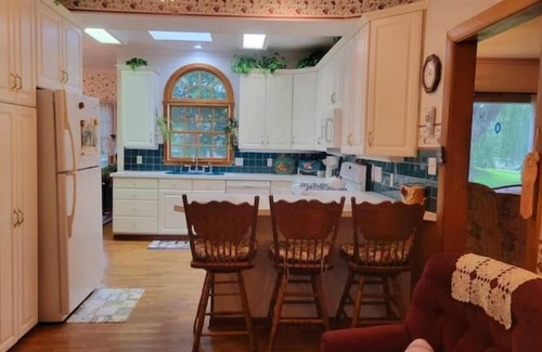 Elma Apartamento | Victoria House luxurious country feel. Close to Buffalo Bills stadium.