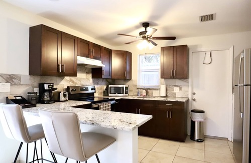 Poinciana Park Apartamento | Victoria's Den-Close to airport, Cruiseport, Whole Foods