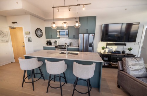 Downtown Victoria Apartamento | Victoria's SEA-Cret-Stunning Olympic and Inner Harbour Views from 450 sq ft Balcony