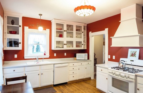 Cherry Valley Casa | Victorian*4 poster King*Walk to village*A+ Kitchen