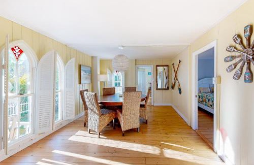 Oak Bluffs Casa | Victorian by the Sea