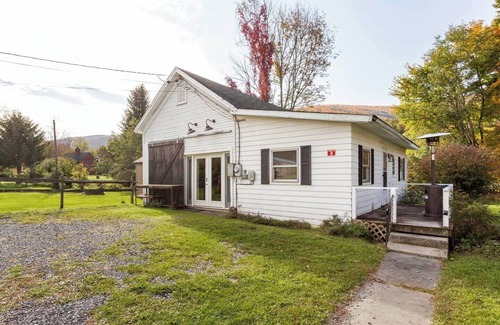 West Kill Casa | Victorian Charm meets Modern Luxury: Combined Houses with 6 Bedrooms, Sleeps 11