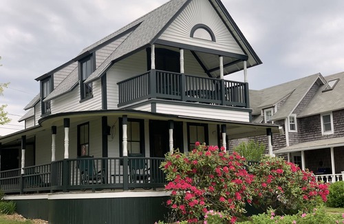 East Chop Casa | Victorian cottage overlooking downtown Oak Bluffs and the Harbor.