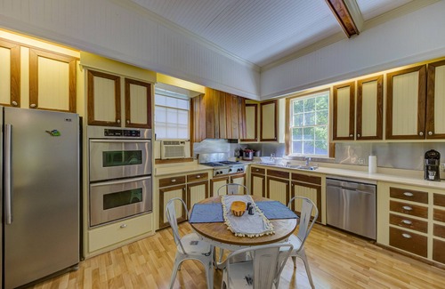 Vicksburg Casa | Victorian home with four bedrooms and four and one half bathrooms.