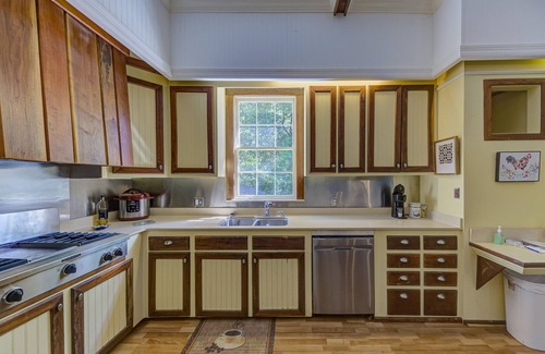 Vicksburg Casa | Victorian home with four bedrooms and four and one half bathrooms.