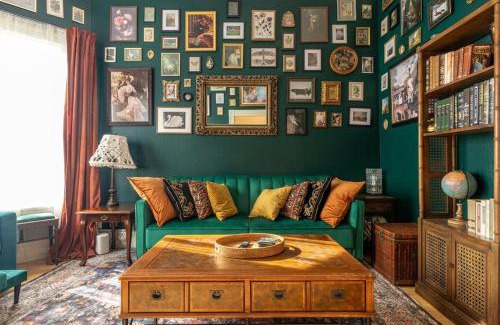 Crockett Casa | Victorian House-30 mins to Napa & SF, Free Pets!