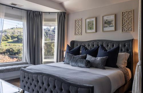 Crockett Casa | Victorian House-30 mins to Napa & SF, Free Pets!