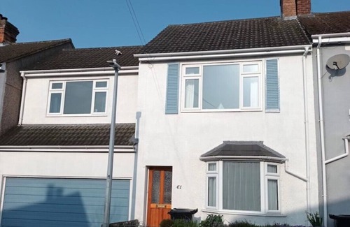 Swindon Casa | Victorian house in quiet street for 2 - 8. Garage, garden, great touring centre.