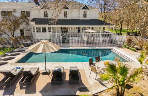 Paso Robles Casa | Victorian Manor In Paso Robles Wine Country Pool Hot Tub Firepit Tennis Court Sleeps 28
