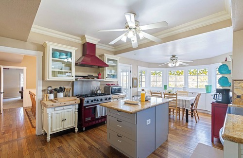 Paso Robles Casa | Victorian Manor In Wine Country + Pool, Spa, Firepit, Tennis Court | Sleeps 28