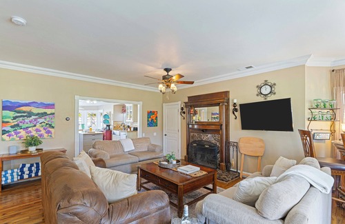 Paso Robles Casa | Victorian Manor In Wine Country + Pool, Spa, Firepit, Tennis Court | Sleeps 28