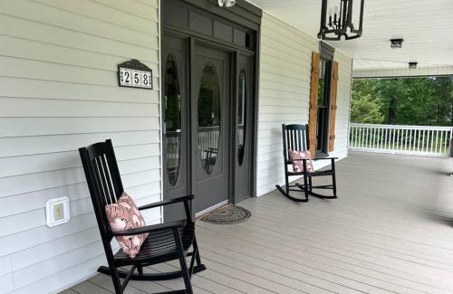 Cross Hill Casa | Victorian mini mansion near Lake Greenwood