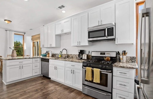 Logan Heights Casa | Victorian Retreat in Barrio Logan- 1mi to Downtown
