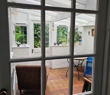 Stony Stratford Casa | Victorian Retro Cottage in Stony Stratford Centre