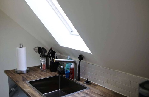 Cabbagetown South Apartamento | Victorian Rooftop Retreat with Private Patio