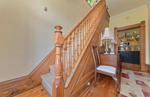 Clearview Otro | Victorian Style Farmhouse in the Quiet Countryside