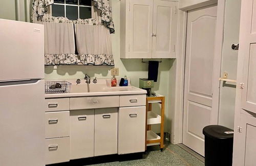 DuBois Casa | Victorian Townhome with Fenced Yard, Walkable area