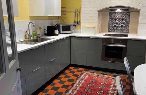 Cork Casa | Victorian Townhouse next to UCC, Cork