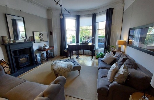 Glasgow Casa | Victorian Villa in Leafy Suburb with Sauna and Hot tub
