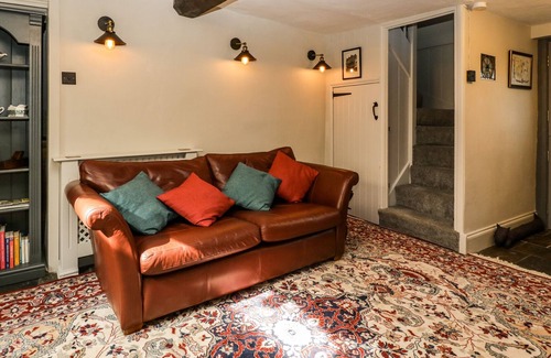 Ludlow Cabaña | VICTORY COTTAGE, pet friendly, with open fire in Ludlow