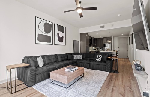 Uptown Apartamento | Victory Park High Rise, By AA Center, Entire Apartment