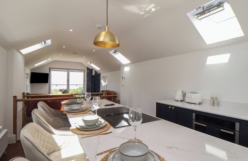 Pendeen Cabaña | VICTORY VIEW, pet friendly, with hot tub in Pendeen