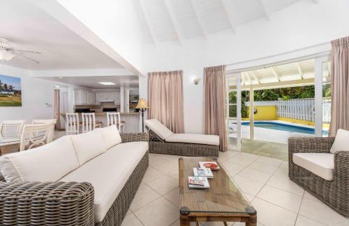 Lascelles Villa | Vida Mejor - East Pool
