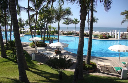 Nuevo Vallarta Complejo | Vidanta Resort 2 bedroom Suite restaurants and pools jacuzzi tub