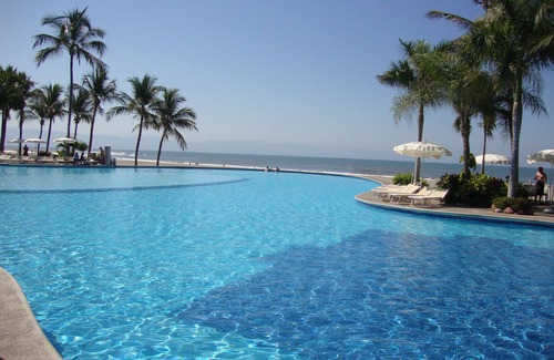 Nuevo Vallarta Complejo | Vidanta Resort 2 bedroom Suite restaurants and pools jacuzzi tub