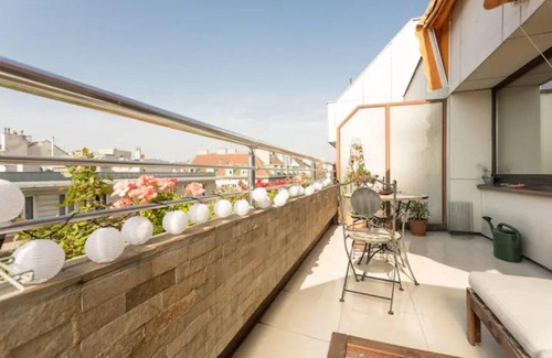 Favoriten Apartamento | Vienna Christmas Market Rooftop Dollhouse 4 Couple