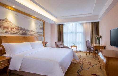 Buji Hotel | Vienna Classic Hotel Shenzhen Bantian Wuhe Avenue