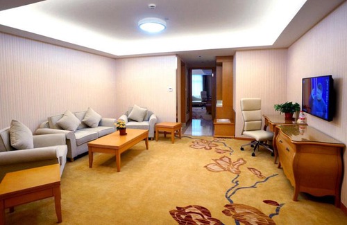 Baoshan Hotel | Vienna Hotel Shanghai Meilan Lake Metro Station