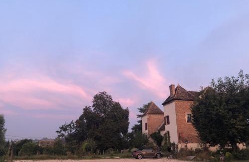 Clux-Villeneuve Cama Y Desayuno | Vieux château Saint-Claude