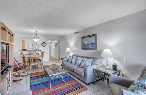 St. Augustine Beach Condominio | Extras, Extras, Extras en una vista espléndida, cómoda y conveniente del condominio ¡Gloriosa!