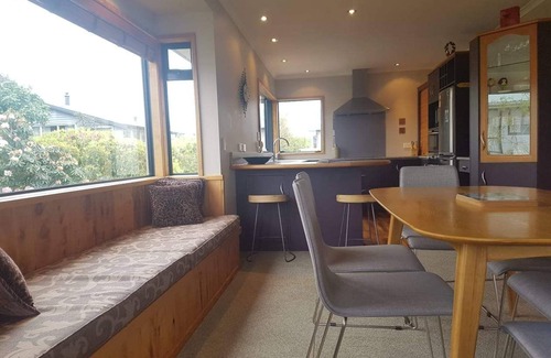 Taupo Casa | Vista desde la calle Fletcher